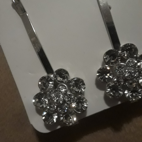 Head Band and Bobby Pins 😍😍😍😍😍 - Picture 5 of 6